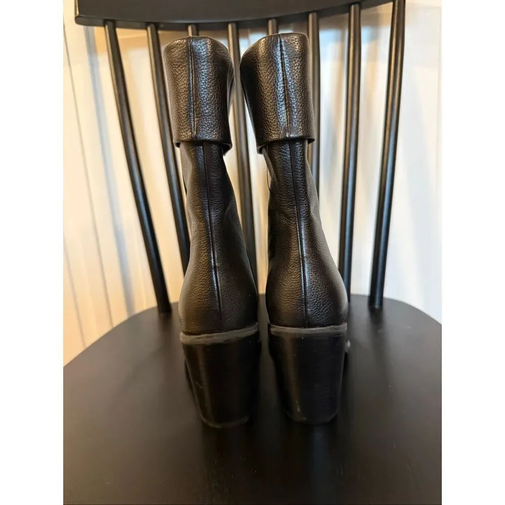 Lisa Vickey Mae leather black point toe boot size 6